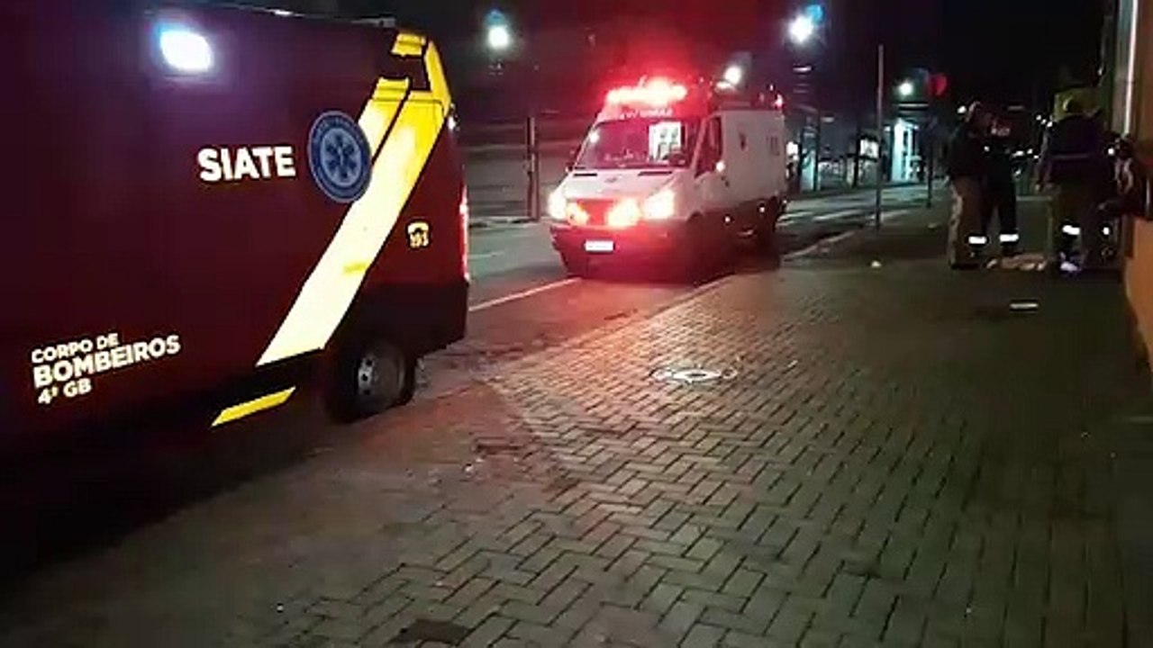 Homem fica bastante ferido ao ser agredido a pauladas no Centro; Siate e Samu foram mobilizados