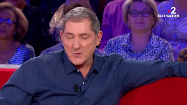 Vivement Dimanche : Yves Calvi révèle l’origine de son pseudonyme “ça a changé ma vie professionnelle”