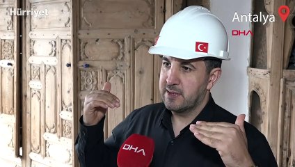 Osman Yüksel Serdengeçti'nin özel evrakı, sıva altındaki gizli bölmeden çıktı
