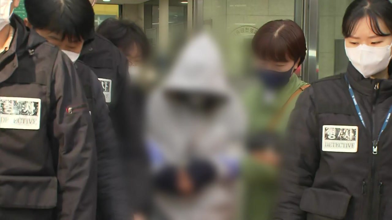 "생활고 때문에" 두 아들 살해한 40대 여성 검찰 송치...묵묵부답 / YTN