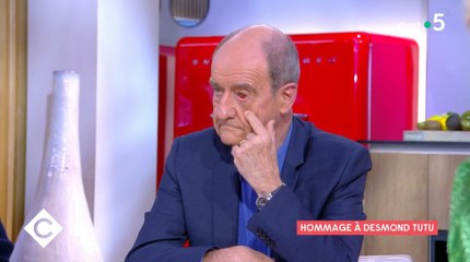 Anne-Elisabeth Lemoine salue le professionnalisme de Pierre Lescure victime d'un problème à l'oeil