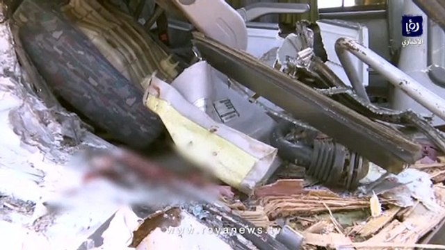 مشاهد من حادث التصادم بين حافلة ركاب و قلاب في منطقة مثلث كتم باتجاه اربد