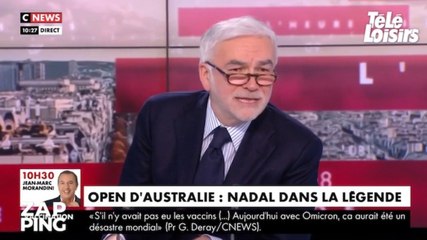 Cyril Hanouna : il perturbe l'Heure des pros par texto, Pascal Praud se marre