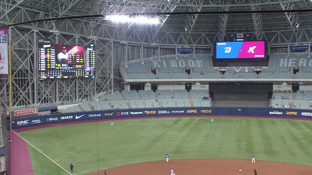 푸이그 만루포에도 700명대 관중...2030이 떠난 야구장 / YTN