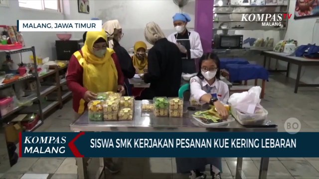 Berkah Ramadhan, Siswa SMK di Kota Malang Kerjakan Pesanan Kue Kering Lebaran