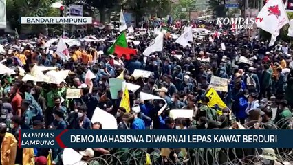 Demo Mahasiswa Diwarnai Lepas Kawat Berduri