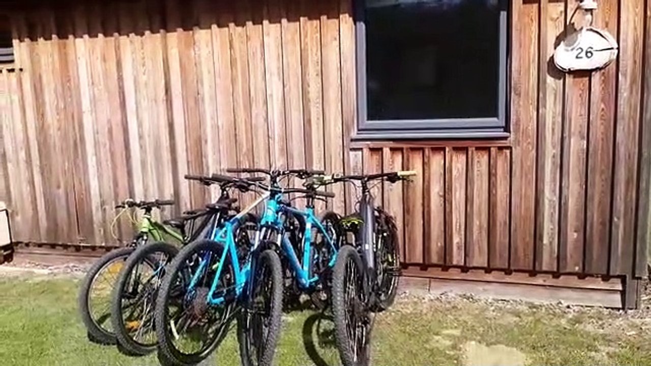 As the fizz sparkles, the good times roll in the Sherwood Hideaway, aptly named and worth raising a glass to. This is lodge living at its best, a great location where you can do as much or as little as you want.