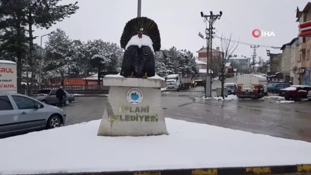 Eflani ilçesi Nisan ayında beyaz örtüyle kaplandı