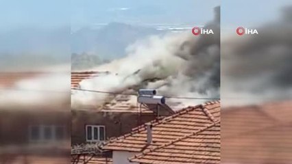 Efeler'de bir köy evi alevlere teslim oldu