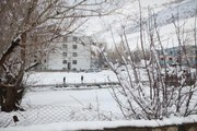 Karlıova'da kar etkisini sürdürüyor