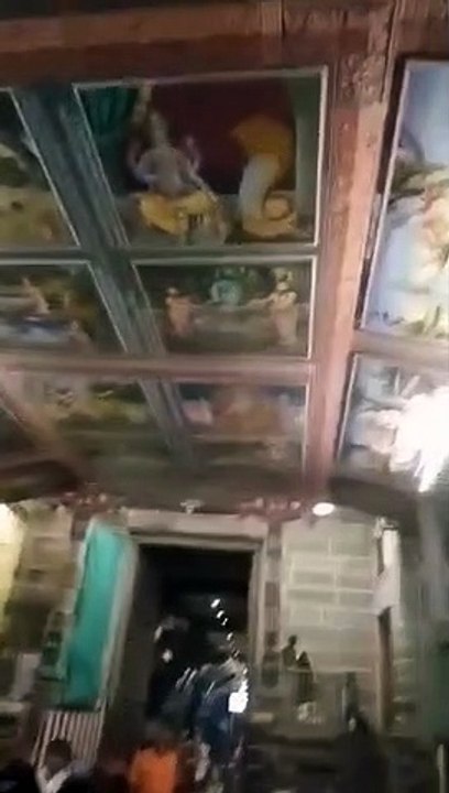 சிதம்பரம் நடராஜர் கோயிலில் சர்ச்சை: உயர் ரக கார் உள்ளே சென்றது எப்படி? - பொதுமக்கள் கேள்வி