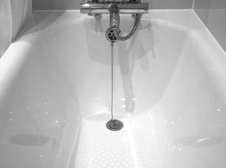 Nièvre : ce dimanche, enceinte de 5 mois, elle meurt électrocutée avec son téléphone dans sa baignoire…