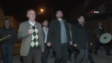 Başkan Uçar, Ramazan davulcularına eşlik etti, vatandaşlarla sahur yemeği yedi