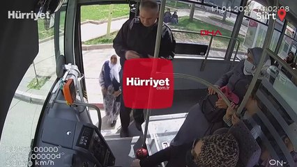 Скачать видео: Otobüs şoförü Hülya, rahatsızlanan yolcuyu hastaneye yetiştirdi