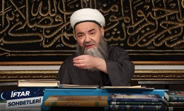 Cübbeli Ahmet Hoca, teravih namazının hızlı kıldırılmasına kızdı: Böyle sapıklık olabilir mi?