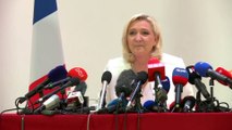 Une militante perturbe la conférence de presse de Marine Le Pen
