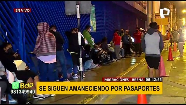 Migraciones: Decenas de personas se amanecen por pasaportes en sede de Breña