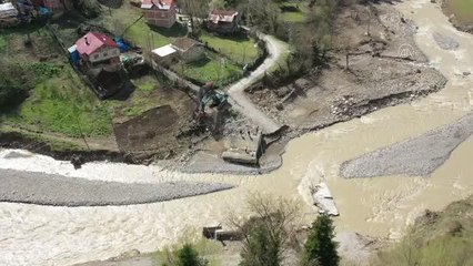 KASTAMONU - Köprüleri yıkılan köylüler erzaklarını çaydan halatla taşıyor