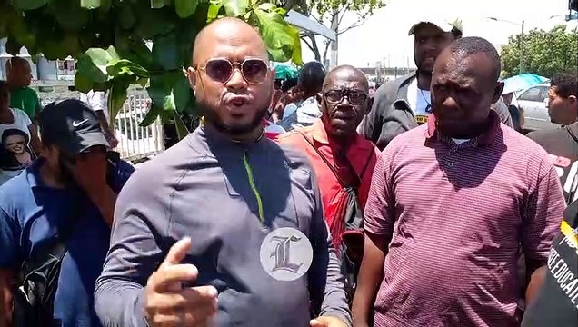 Choferes de Sabana Perdida y Villa Mella protestan por la retención de sus vehículos