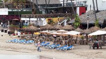Olas altas y los muertos siguen sin baños públicos | CPS Noticias Puerto Vallarta