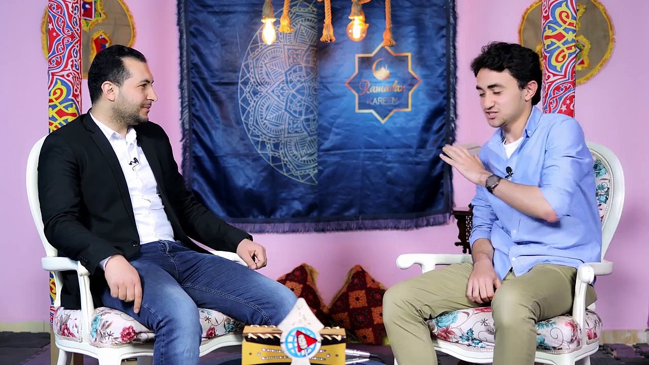 " بالقران اهتديت " حكاية شاب غير القران حياته فاصبح قارئ مميز