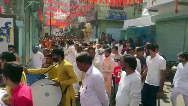 महावीर जन्मकल्याणक पर धूमधाम से निकली शोभायात्रा