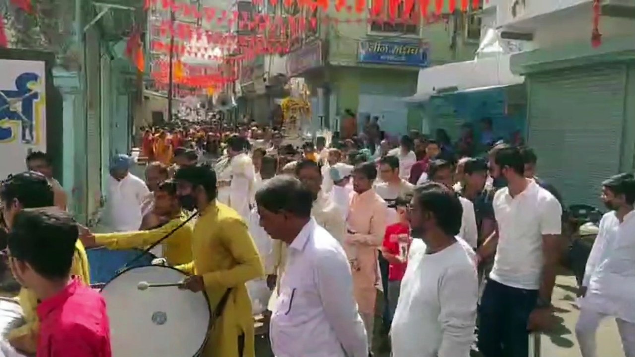 महावीर जन्मकल्याणक पर धूमधाम से निकली शोभायात्रा