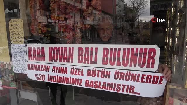 Fiyat artışı yapan fırsatçılara tepki göstermek için Ramazan ayında indirim yaptı