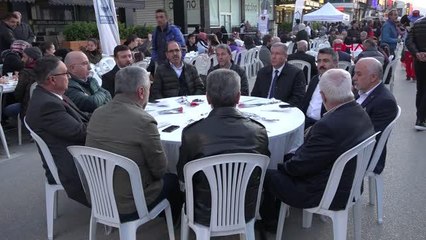 10 BİN KİŞİ, 2 KİLOMETRELİK İFTAR SOFRASINDA BULUŞTU