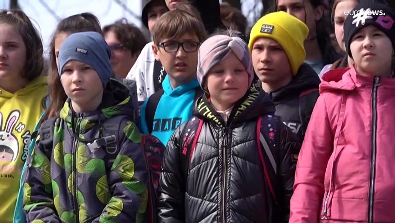Hymne et drapeau russe : l'école reprend à Volnovakha, ville ukrainienne conquise
