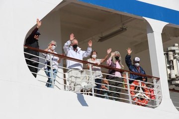 İZMİR'E 6 YIL SONRA GELEN KRUVAZİYER 400 YOLCU GETİRDİ