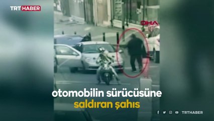 Kendisine çarpan otomobilin sürücüsünü dövdü
