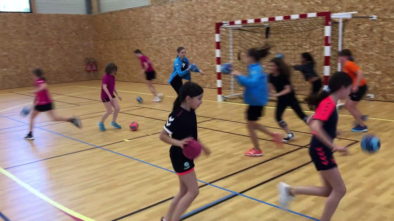 Progresser dans espace réduit Féminines U111, U13, U15.