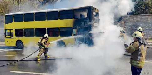 Beyoğlu'nda çift katlı İETT otobüsünde çıkan yangın söndürüldü (2)