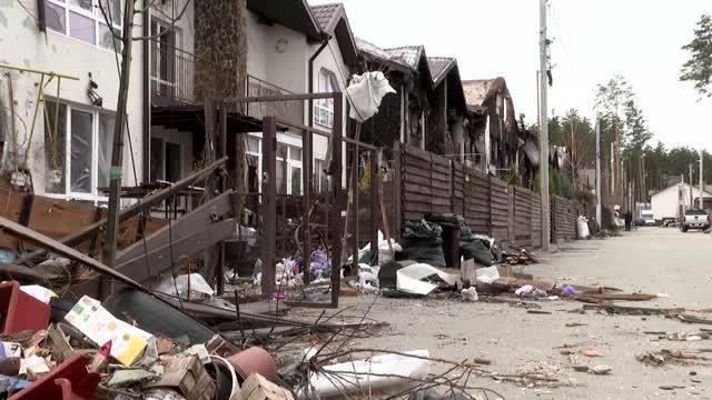 Ukrayna'nın ağır çatışmaların olduğu Gostomel şehrinde halk yaralarını sarmaya çalışıyor