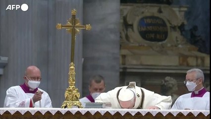 Papa ai sacerdoti: "Un prete mondano e' un pagano clericalizzato"