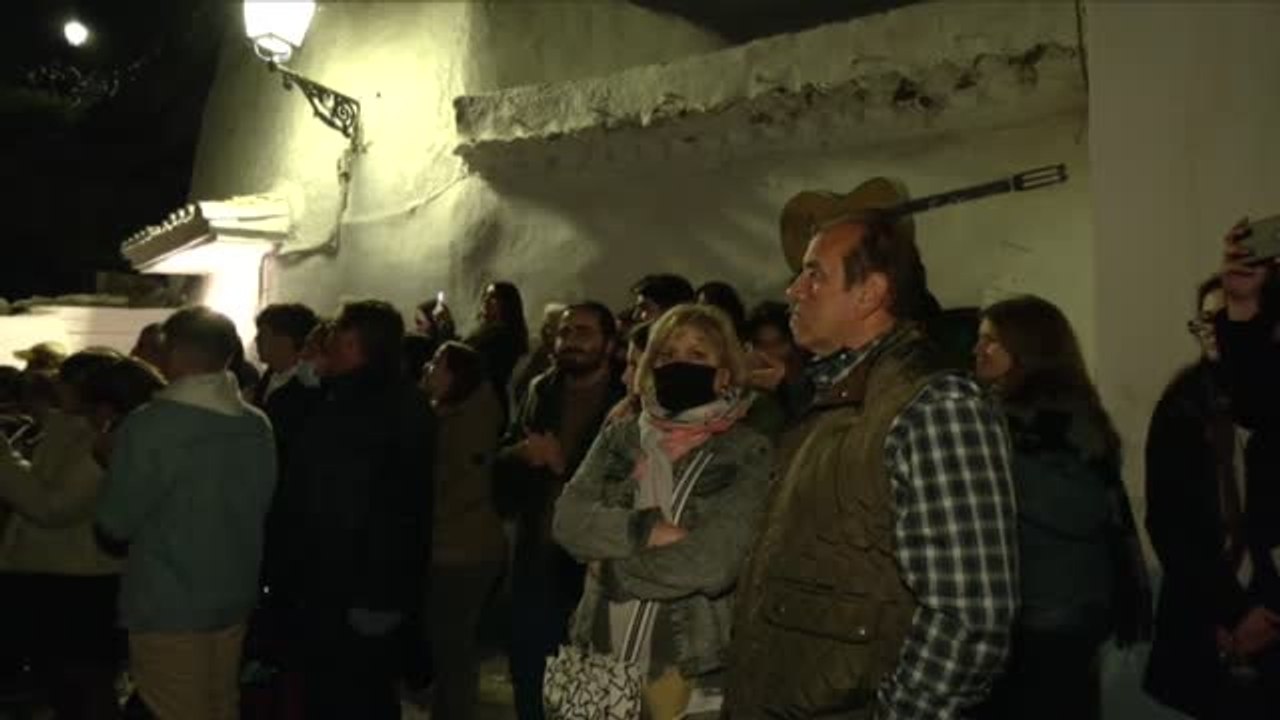 Procesiona el Cristo de los Gitanos por el Sacromonte