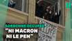 Devant la Sorbonne occupée, des étudiants protestent contre l'affiche du second tour