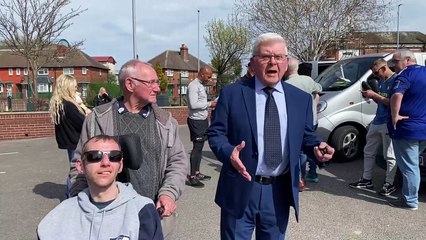 Rob Burrow waves off 5,000 'boxes of hope and love' headed for Ukraine