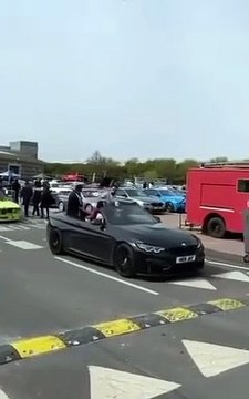 Rouler dans une voiture décapotable, ça peut être dangereux