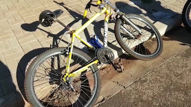 Ciclista tem lesões graves após colisão com carro no Interlagos