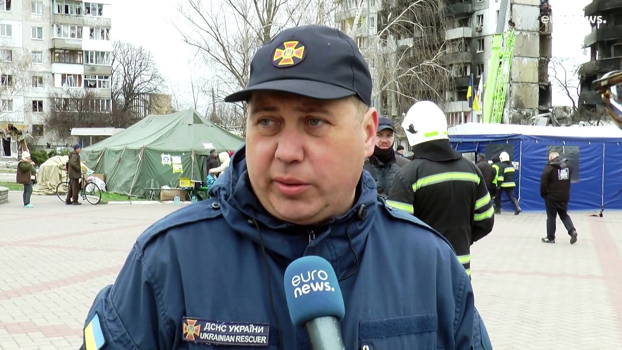 Gefährliche Aufräumarbeiten und Ermittlungen in den Trümmern der ukrainischen Ortschaft Borodjanka