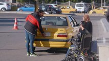 سائق تاكسي يرفض مساعدة أم في إدخال ابنها المقعد بالسيارة.. الصدمة غدا السادسة والثلث بتوقيت السعودية على MBC1
