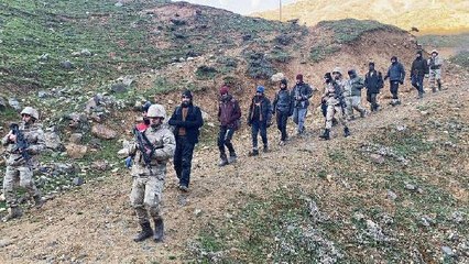 BİTLİS'TE 99 KAÇAK GÖÇMEN YAKALANDI; 6 ORGANİZATÖRE GÖZALTI