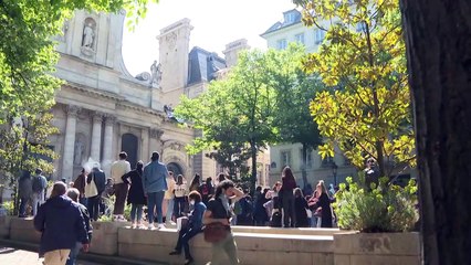 Paris: des centaines d'étudiants contre le "faux choix" du second tour
