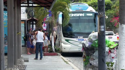 下载视频: Demolición pone en riesgo a los peatones del Parque Lázaro Cárdenas | CPS Noticias Puerto Vallarta