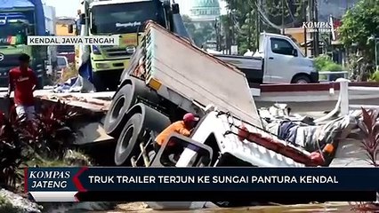 Truk Trailer Terjun ke Sungai Pantura Kendal
