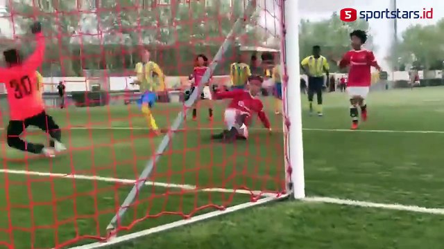 Bikin Gol buat Man United U-12, Ronaldo Jr Tiru Selebrasi Siuuu Ayahnya