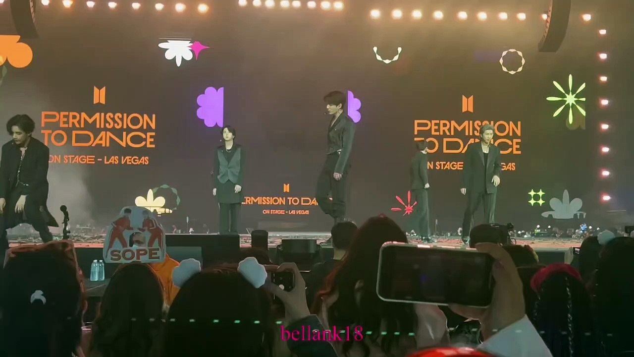 PTD ON STAGE LAS VEGAS  DAY -1.  2nd ment (JK teased about his button opening)