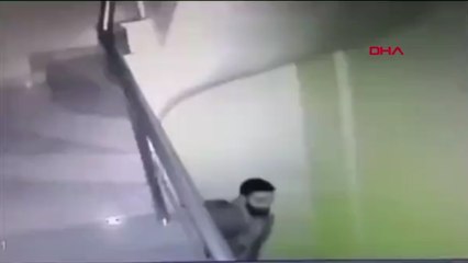 Esenyurt'ta ayakkabı hırsızlığı kamerada